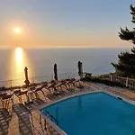 Holiday home Margaux Kathisma, Breathtaking Views & Unforgettable Sunsets - Minutes From Iconic