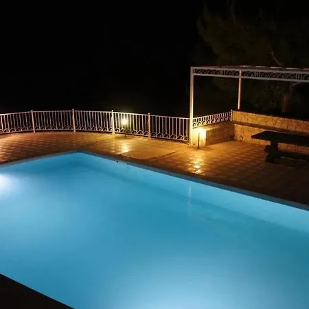 Holiday home Margaux Kathisma, Breathtaking Views & Unforgettable Sunsets - Minutes From Iconic Agios Nikitas
