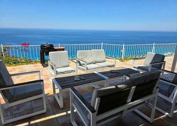 Holiday home Margaux Kathisma, Breathtaking Views & Unforgettable Sunsets - Minutes From Iconic Agios Nikitas